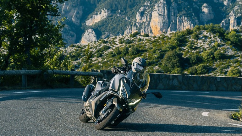 Νέα Premium έκδοση του Kymco AK 550 για το 2023